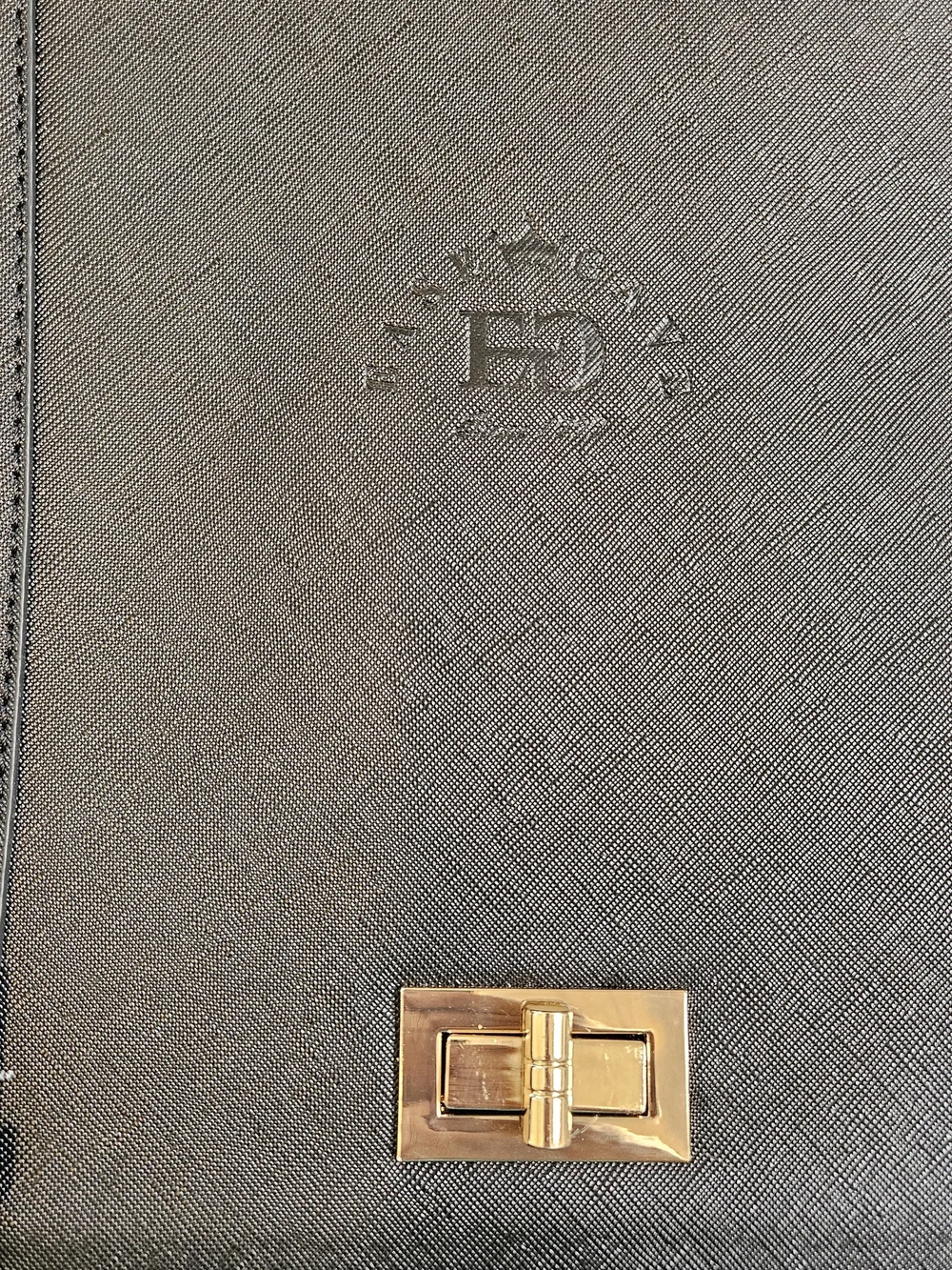 EaseGave Saffiano Leather 15.6